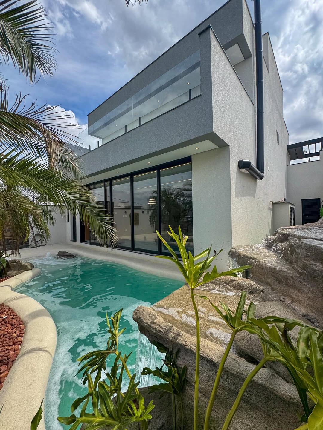 Sobrado de Alto Padrão com Vista Permanente para Área de Preservação e Lazer Completo à Indaiatuba/SP