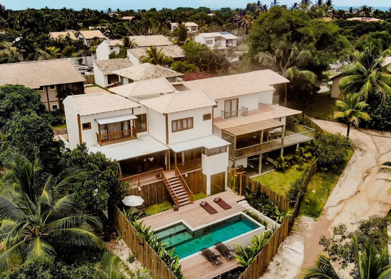 Casa em condomínio com 5 dormitórios, piscina e acesso à Praia do Espelho no Outeiro das Brisas em Porto Seguro