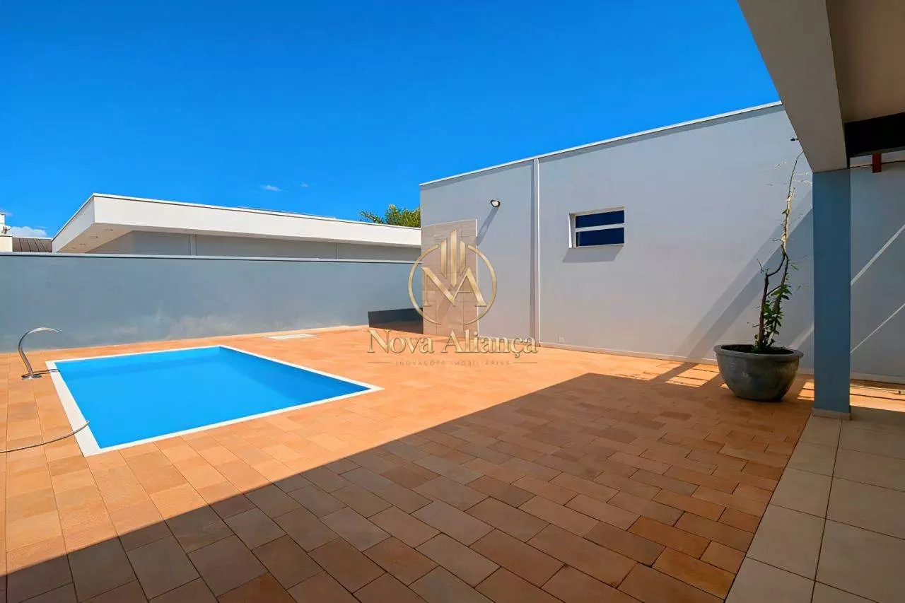 Casa com piscina e 3 dormitórios no Condomínio Flamboyant à Jaú/SP