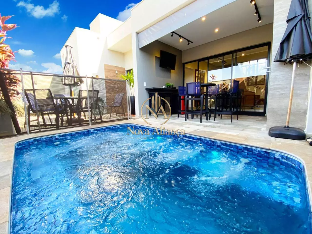 Casa com 3 suítes e piscina no Jardim das Paineiras in Jaú/SP