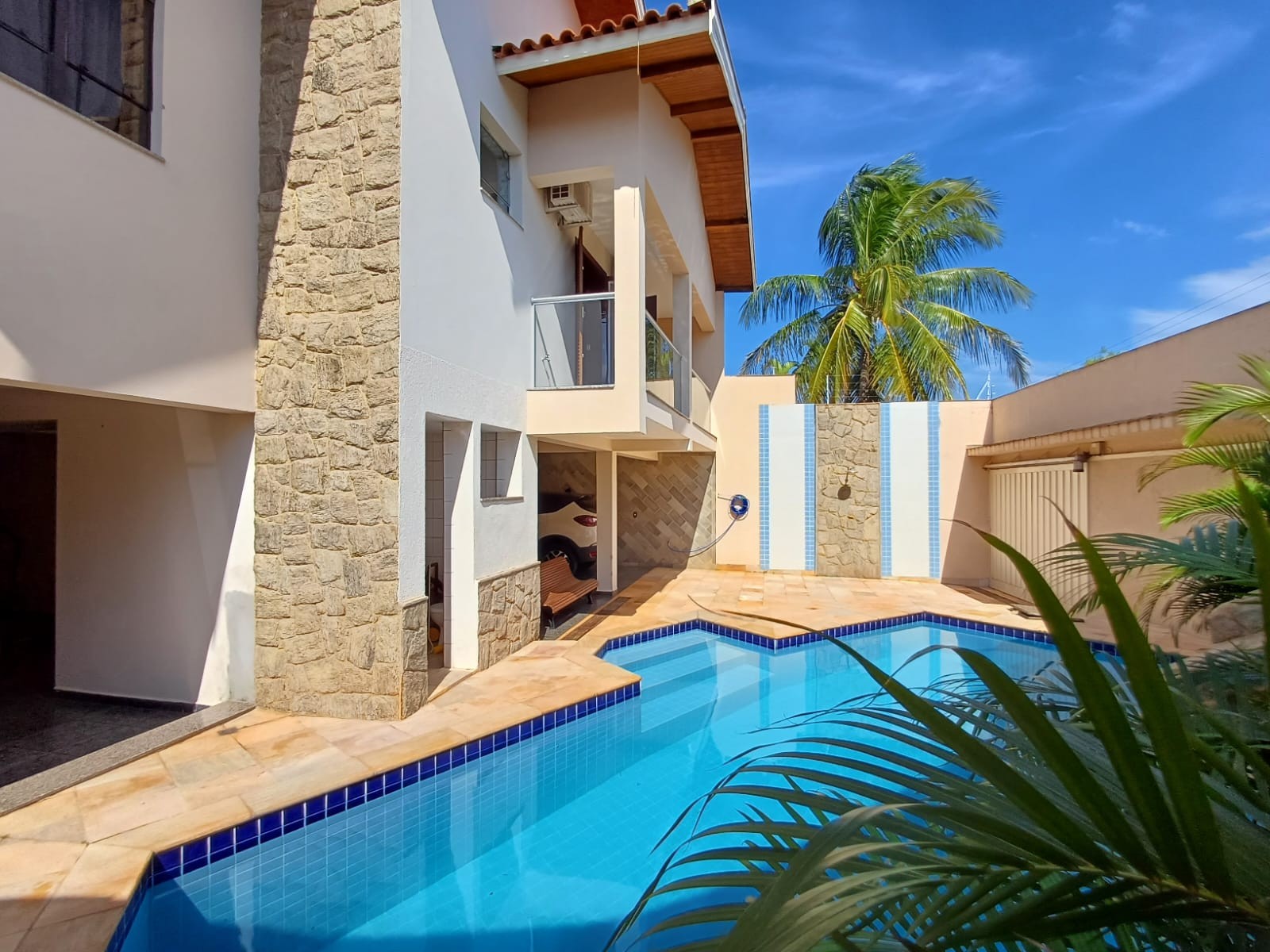 Casa de alto padrão com 5 suítes, piscina e sauna no Jardim Alvorada à Jaú/SP