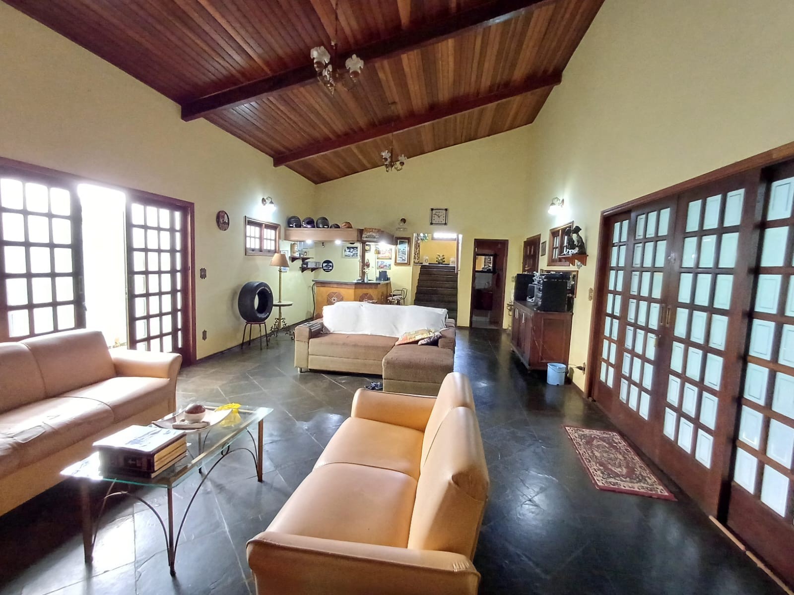Casa com 5 quartos e garagem para 6 carros no Jardim Alvorada à Jaú/SP