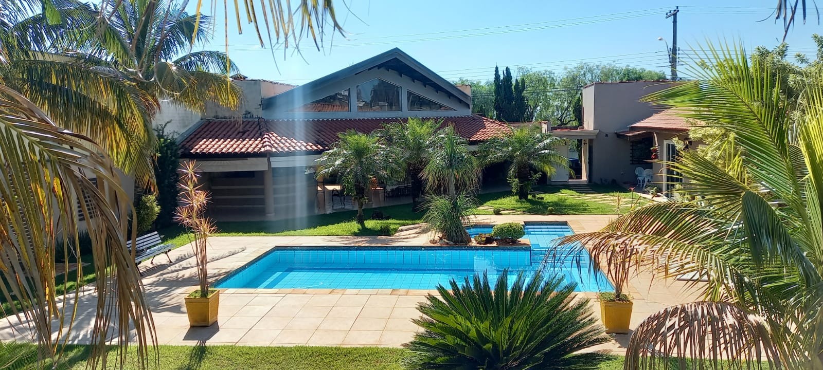 Casa com 2 suítes e área de lazer com piscina no Condomínio Primavera à Jaú/SP