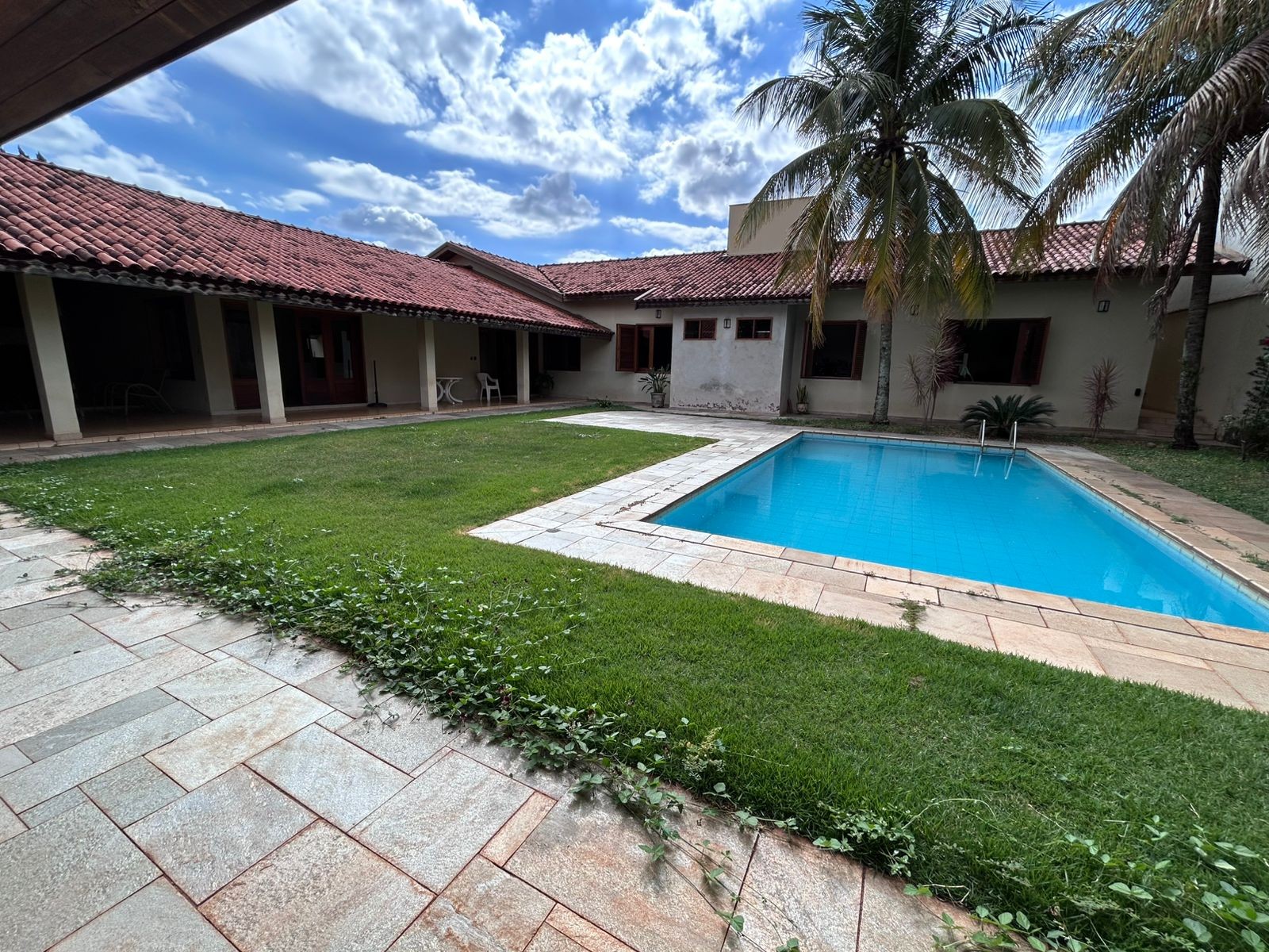Casa de 500 m² com 3 suítes e piscina em terreno de 900 m² no Jardim Alvorada à Jaú/SP