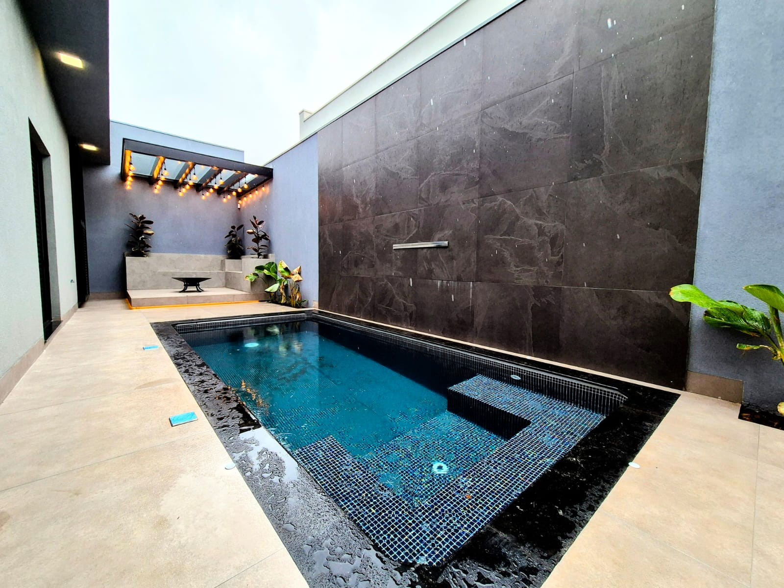 Casa moderna com automação e piscina aquecida no Residencial Campo Belo à Jaú/SP