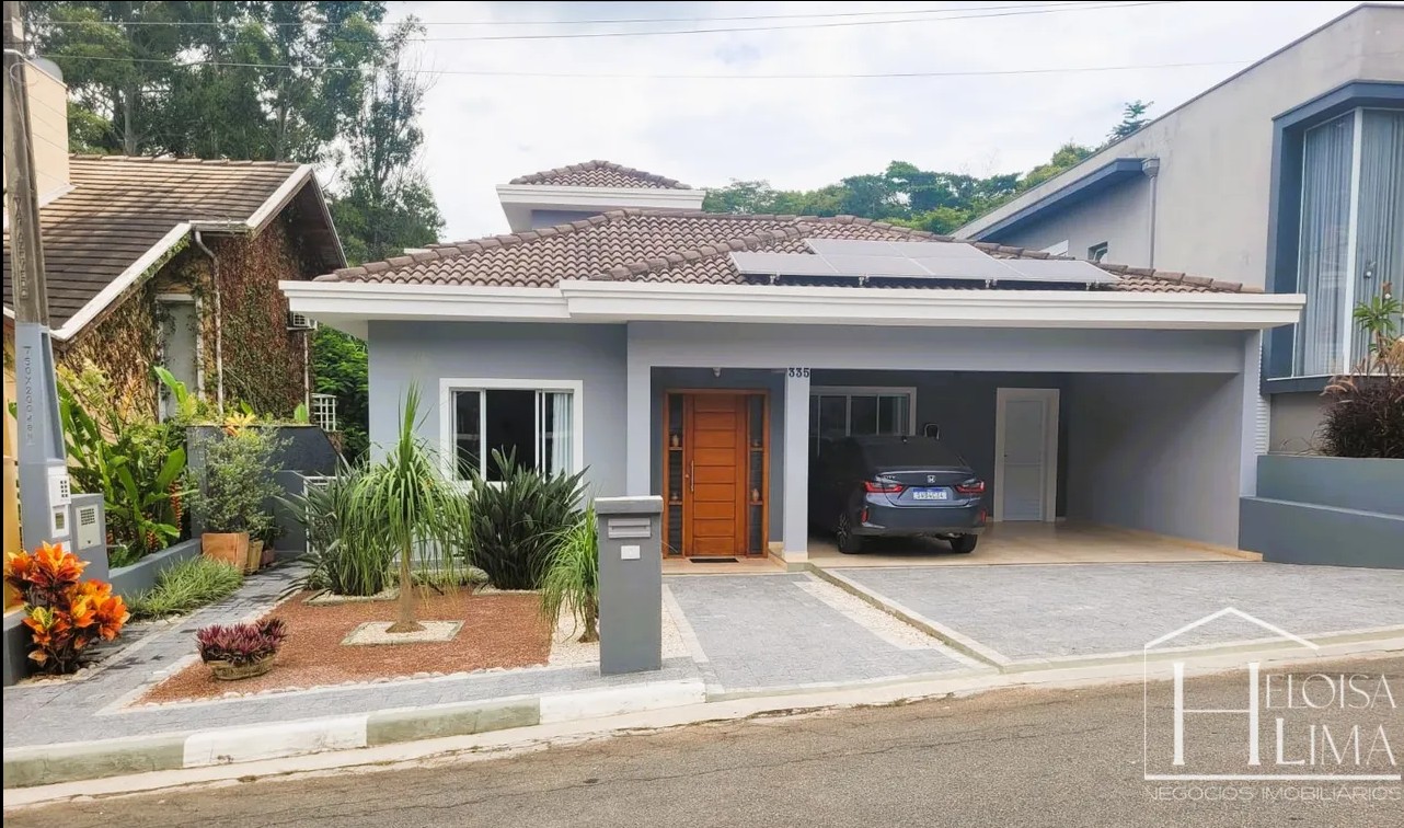 Casa no Condomínio Recanto dos Paturis em Vinhedo - SP à Vinhedo/SP