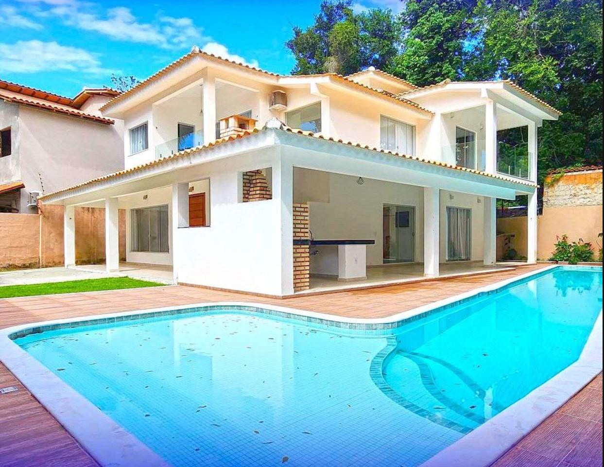 Casa semi mobiliada com piscina e espaço gourmet a poucos metros do centro de Arraial d’Ajuda à Porto Seguro/BA