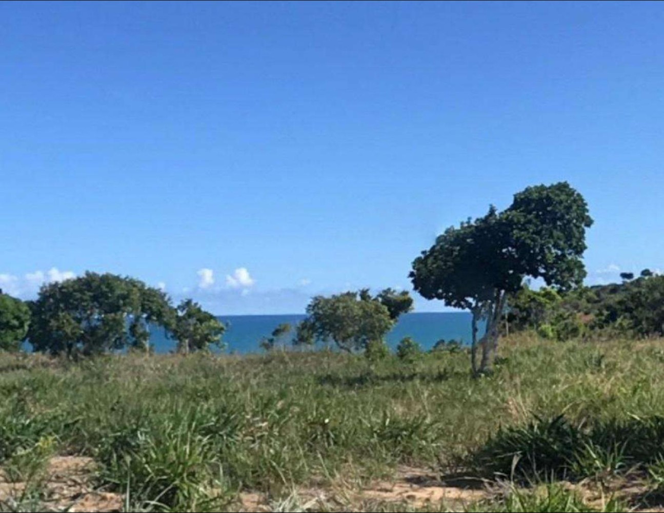 Terreno em condomínio com 1.500 m² e vista para o mar a 300 metros da praia em Arraial d’Ajuda in Porto Seguro/BA